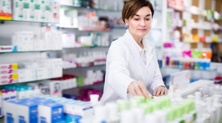 Porównanie kompetencji farmaceuty i technika farmaceutycznego.